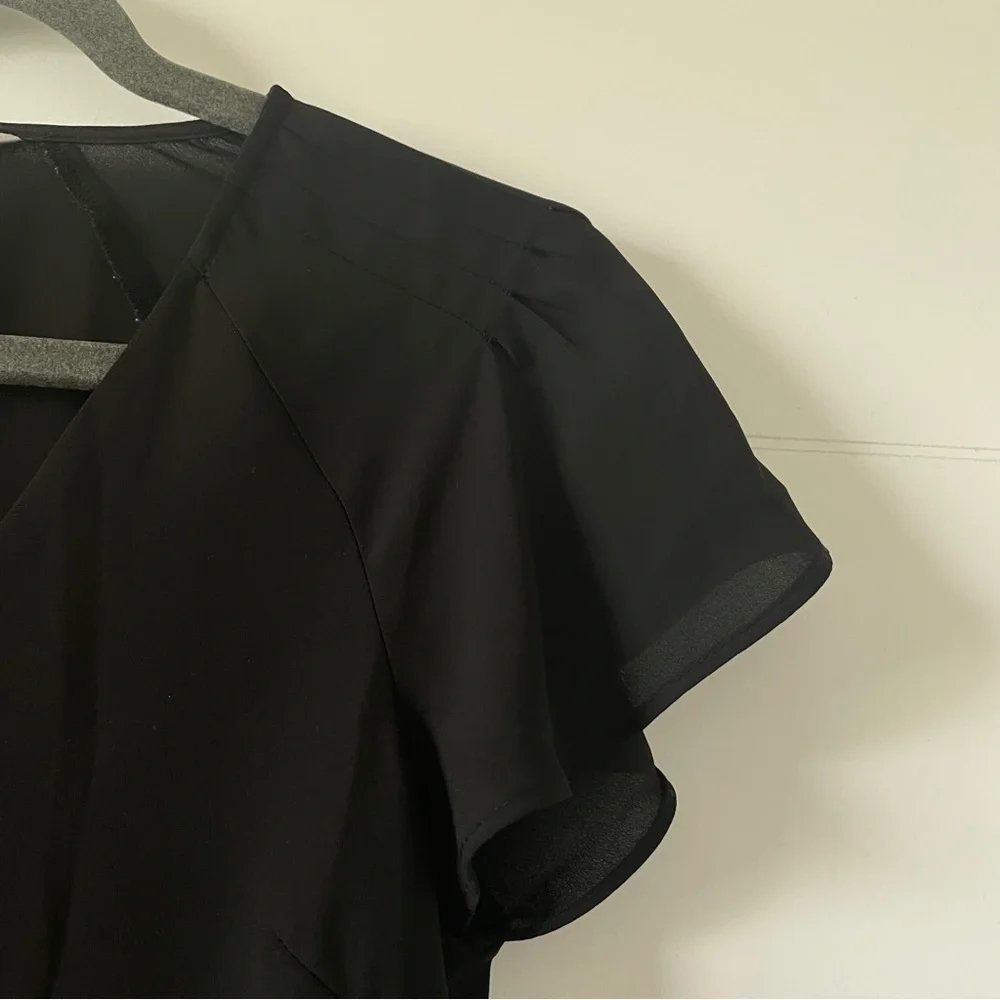 3/$45 H&M Chiffon Vneck Flutter Sleeve Blouse - Picture 4 of 5